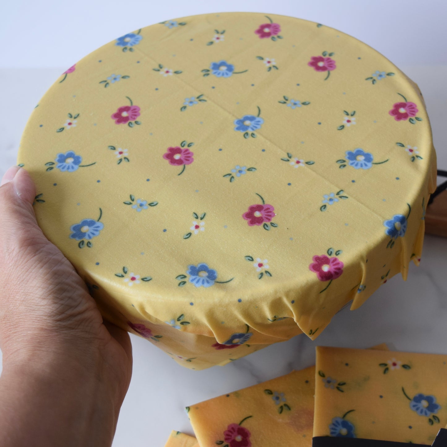 Ditsy Floral Yellow (Large 14” x 11”) Reusable self sticking Beeswax food Wraps.
